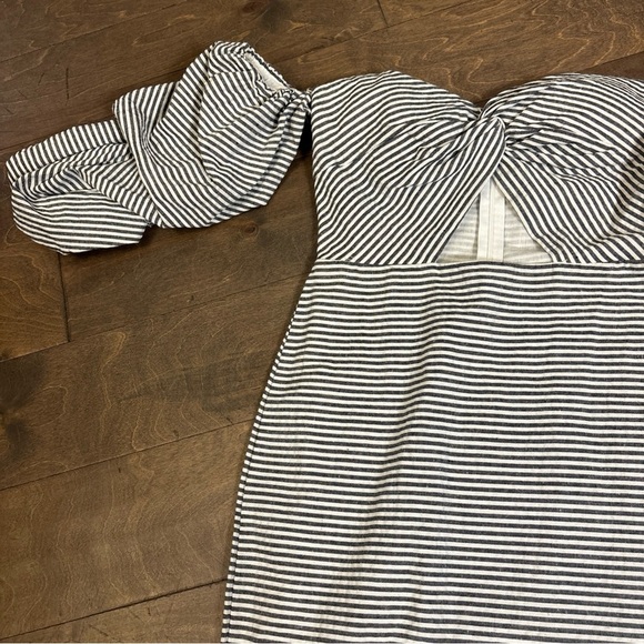 Chic Striped Long Sleeve Dress - Picture 2 of 6